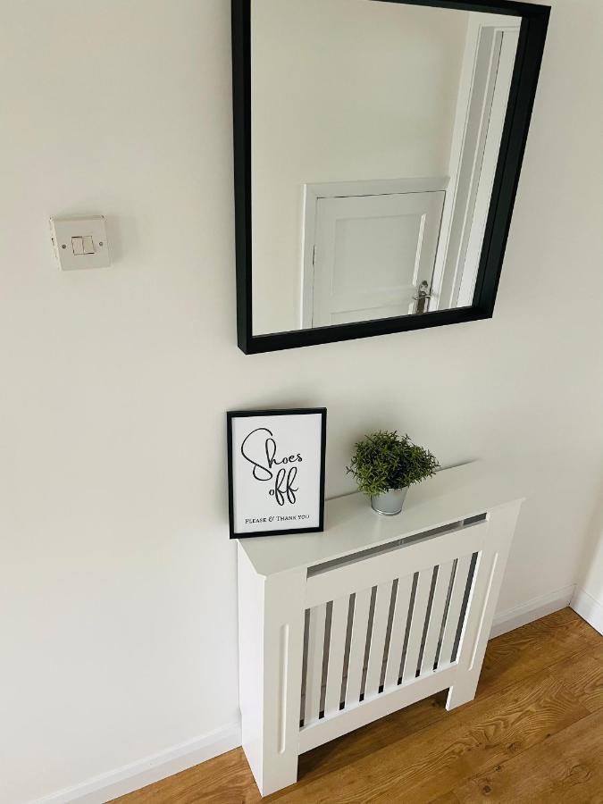 Wolverhampton Large 3 Bedrooms 5 Bed House Perfect For Short & Long Stays Contractors Business Nhs Insurance 1 Bathroom And Separate Wc Private Garden Driveway For 2 Large Vehicles Close To City Centre M6 M54 And Walsall Willenhall Cannock Property Exterior photo